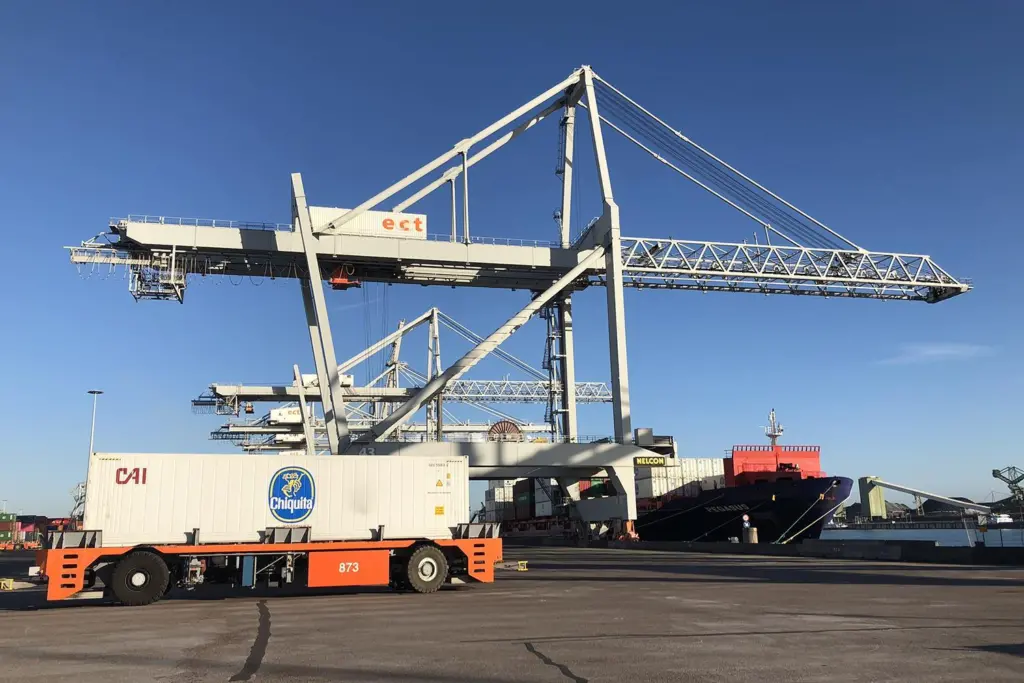 00_338790_ectcontainerkranenagvhavenbedrijfrotterdamleonwillemsjuni2020_373494