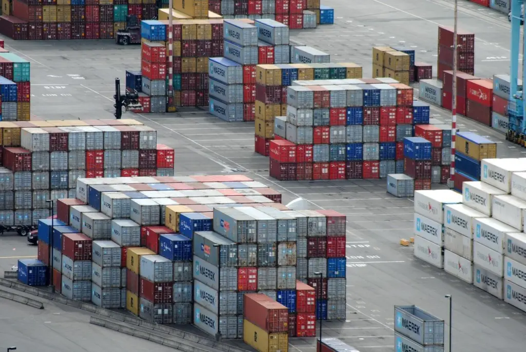 Containers dockside