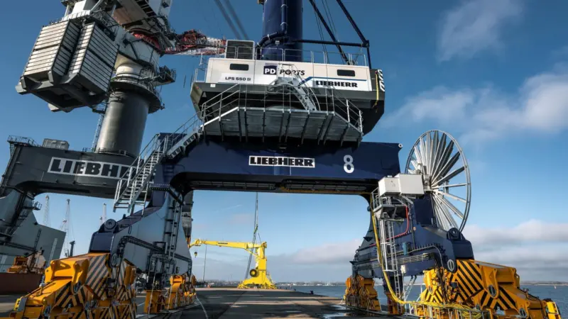 Liebherr LPS 550 at Teesport