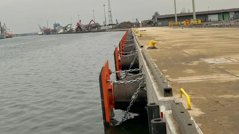 Customized Fender Design for Bytomskie Wharf Expansion at Port of Gdansk, Poland