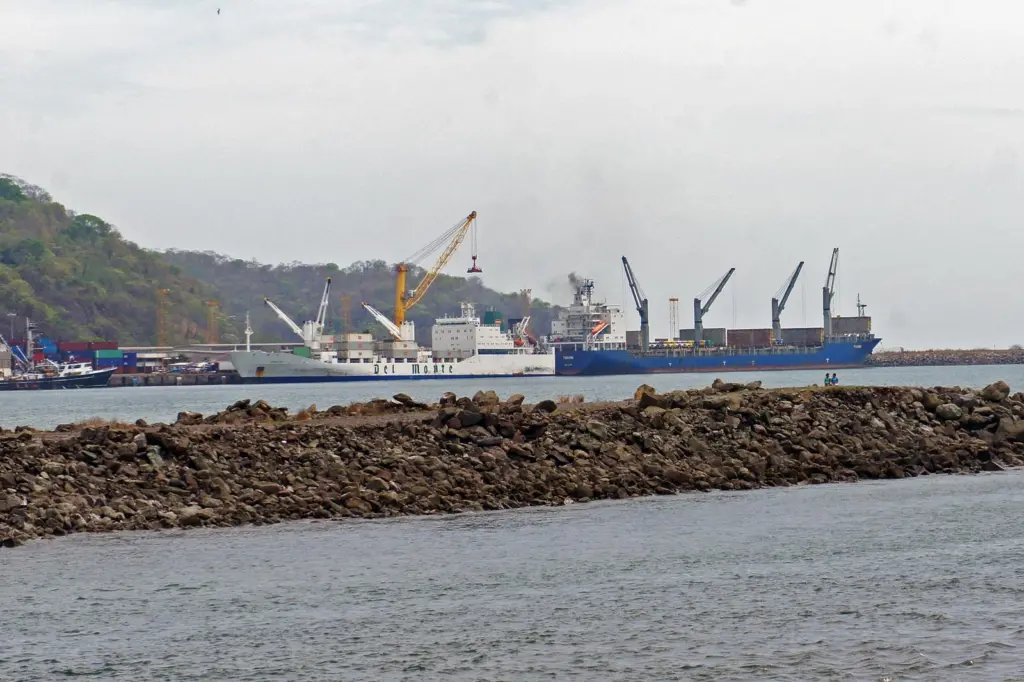 Puerto Caldera - two ships at port with a breakwater in the foreground