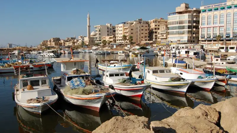 Boats_on_Tartus_boat_harbor