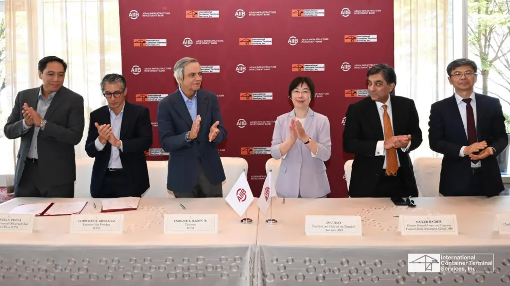 (l-r) Manuel F. Pascua, ICTSI CFO and CRO; Christian R. Gonzalez, ICTSI EVP; Enrique K. Razon Jr., ICTSI chair and president, Zou Jiayi, AIIB chair and president; Najeeb Haider, AIIB global director general, project and corporate finance clients; and Yong