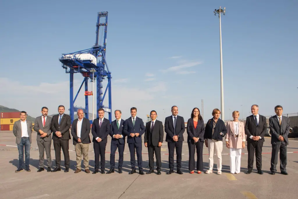 ship-to-shore crane at the Port of BIlbao with port authority and company employees standing in front