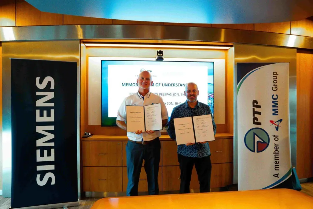 CEO of PTP, Mark Hardiman with president and CEO of Siemens Malaysia, Tindaro Danze, during the MoU signing ceremony