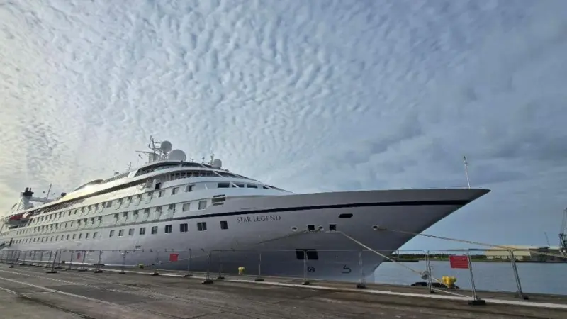 'Star Legend' at dock