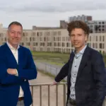 Vincent de Gast, director of Systems Navigator and Hans Bobeldijk, CEO of UAB-Online