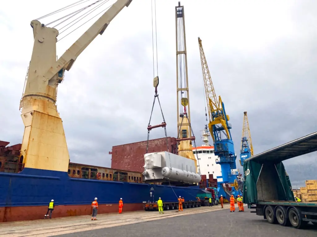 Global Shipping Services team undertaking a heavy lift operation